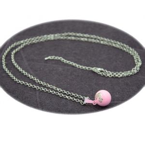 Collier Bola de Grossesse Rose  avec Empreintes de Petits Pieds