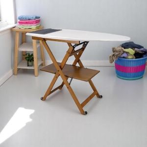 Table &agrave; repasser pliable en bois de h&ecirc;tre avec roulettes - REVI Tabac
