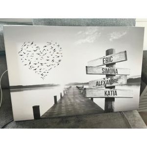 G&eacute;n&eacute;rique Toile personnalis&eacute;e avec cadre pr&eacute;nom famille Coeur et ponton coucher de soleil 40 x 60 cm Noir et Blanc tableau