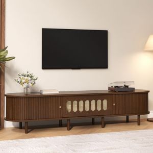 Meuble TV r&eacute;tro en rotin. Structure incurv&eacute;e couleur noyer avec design ajour&eacute; en rotin. Meuble bas pour salon longueur 180 cm.