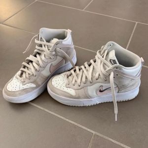 Baskets montantes enfant Nike Paire de chaussures Nike dunk high up T40. - Couleur 40 - Taille Blanc