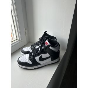 Nike  Baskets montantes Basket Nike Dunk High