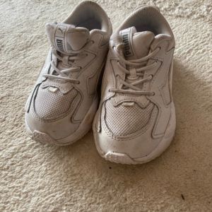 Puma  Baskets basses enfant Basket puma blanche