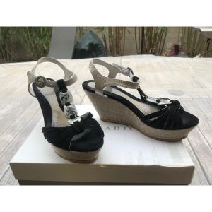 Regard  Sandales Sandales Nu-pieds Femme Regard T 36 Noir Beige &Eacute;tat Neuf