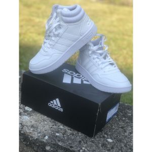André  Baskets montantes Sneakers femme hoops 3.0 mid classic adidas
