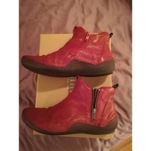 Think  Bottines Boots rouge