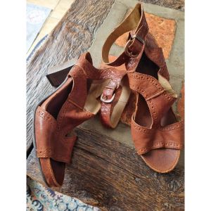 Dkode  Sandales Chaussures à talons DKode cuir.