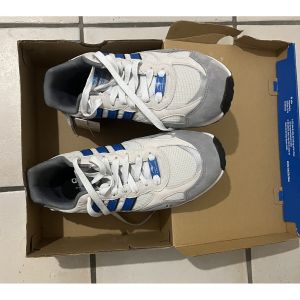 adidas  Baskets basses Adidas Torsion Super