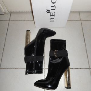 BEBO  Bottines Bottines BEBO en pvc noires vernies à talon dorés/argentés