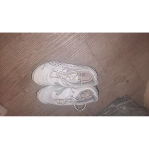 Puma  Baskets basses enfant Basket cuir puma blanche rose 34 1/2