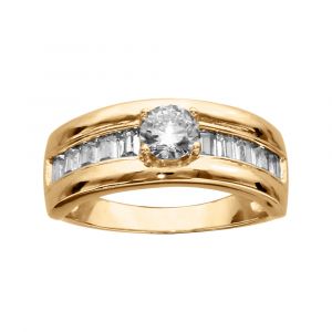 Alliance en vermeil avec oxydes blancs sertis sur rail carr&eacute; et un solitaire d'oxyde blanc central