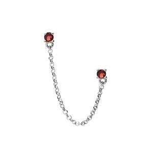 Boucles d'oreille tige en argent rhodié double avec chaînette deux oxydes grenat sertis (2 trous)