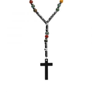 Collier en acier chapelet diff&eacute;rentes boules diam&egrave;tre 6 et 8 multi et croix 35mm x 20mm PVD noir sans fermoir - 70cm