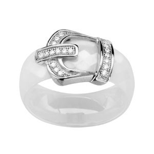 Bague en céramique blanche facettée avec boucle de ceinture en argent rhodié et oxydes blancs micro-sertis