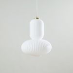 Suspension en verre opaque stri&eacute; blanc