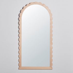 Grand miroir arche en bois de ch&ecirc;ne festonn&eacute; 90x180