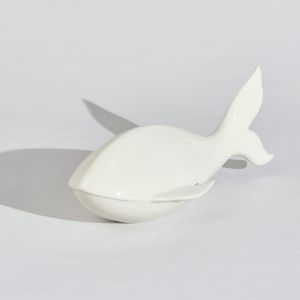 Statue baleine en fa&iuml;ence blanche L59