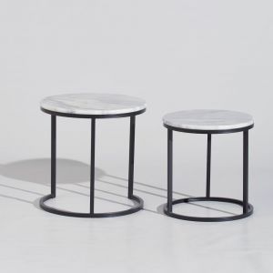 Bouts de canap&eacute; en marbre et fer forg&eacute; noir (x2)