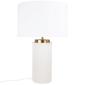 Lampe en c&eacute;ramique stri&eacute;e blanche et m&eacute;tal dor&eacute;, abat-jour en polyester recycl&eacute; blanc