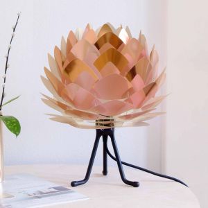 UMAGE Silvia Mini lampe table cuivre/tr&eacute;pied noir