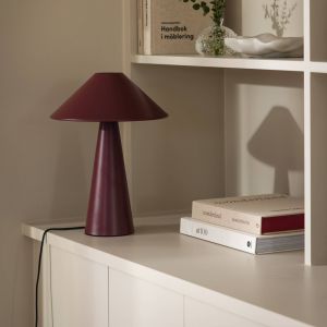 lampe &agrave; poser Globen Lighting Cannes, rouge, m&eacute;tal, hauteur 40 cm