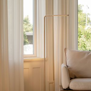 UMAGE lampe sur pied LED Omni, couleur laiton, hauteur 143 cm, à 2 lampes.