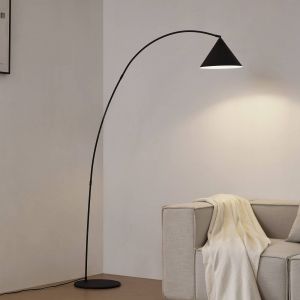 Lindby lampadaire arqué Triangolo, noir, hauteur 195 cm, métal E27