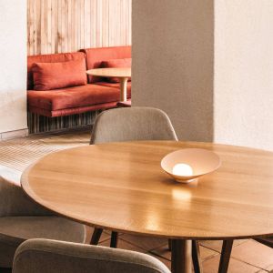 Vibia Musa 7402 lampe à poser LED couchée, saumon