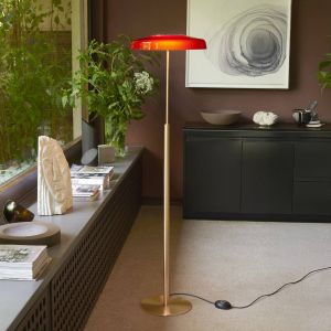 Oluce lampadaire LED Dora, doré/rouge, métal, PMMA