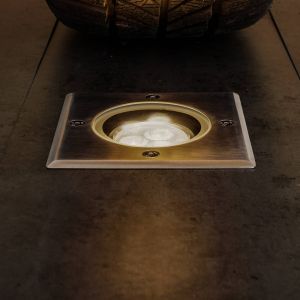 Lucande luminaire encastré dans le sol LED Jos, angulaire, orientable, IP67