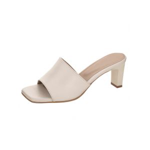 Mules d'aspect f&eacute;minin et mode Studio W Cr&egrave;me