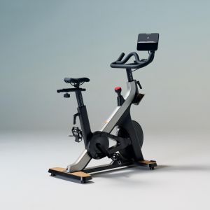 V&eacute;lo d'appartement connect&eacute;, training bike 900, garanti par Decathlon