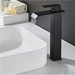 Robinet de salle de bain noir &agrave; bec droit et haut, avec tuyau d'arriv&eacute;e de 60 cm Mitigeur de lavabo &agrave; bec large de style europ&eacute;en, avec eau chaude et