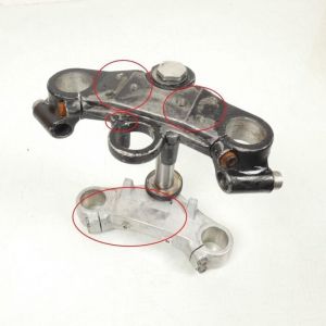 [PRODUIT D'OCCASION] Paire t&eacute; de fourche inf&eacute;rieur sup&eacute;rieur pour moto Aprilia RS 50