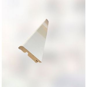 Plinthe plaquee blanche de recouvrement 25x98x2400mm pour des projets de renovation