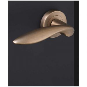 Ensemble de Poign&eacute;es sur Rosaces en Laiton - DCG - Mod&egrave;le Salicorne - Bronze Vieilli