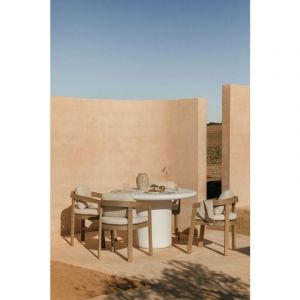 Sklum - Set de table ronde Ø120 cm en ciment Namara et 4 chaises de jardin avec accoudoirs en bois d'acacia Uleno
