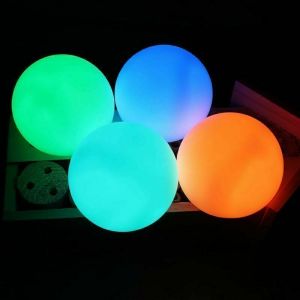 Lot de 4 lampes de piscine flottantes, boule lumineuse LED &eacute;tanche IP68, lumi&egrave;re de piscine LED 16 couleurs RVB changeantes avec t&eacute;l&eacute;commande pour
