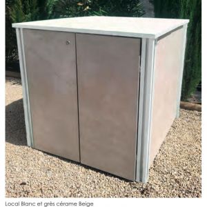 Local blanc et gr&egrave;s c&eacute;rame beige - Pour piscine et jardin