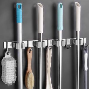 Accroche Balais Mural avce 4 Emplacements et 5 Crochets, Porte Balais Mural en Acier Inoxydable, Support Balais Mural Adhesif pour Cuisine Salle de