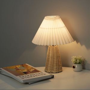 Lampe de Table de Nuit Pliss&eacute;e, Abat-jour pliss&eacute; Blanc en Mat&eacute;riau de qualit&eacute; Sup&eacute;rieure, Lampe de Nuit D&eacute;corative Boho avec Base en Rotin pour