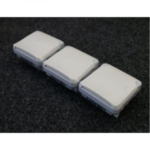 Triple prise de courant &eacute;tanche 2P+T pr&eacute;c&acirc;bl&eacute;es &agrave; l'horizontale Plexo composable IP55 16A 250V - blanc - 69644 - Legrand