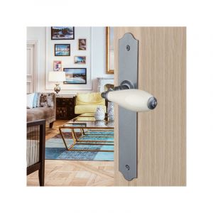 Ouvre&Deco &ndash; Poign&eacute;e de porte RUSTICA &ndash; Lot de 2 &ndash; Fer forg&eacute; patin&eacute; &ndash; Entraxe 195 mm &ndash; B&eacute;quilles en porcelaine beige sans trou