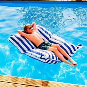 Livedeco - Pouf G&eacute;ant xxl D&eacute;houssable, Flottant Pour Piscine, Bleu Ray&eacute; Deauville pool BiG52
