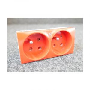Bloc 2 prises 2P+T 16A &agrave; detrompage mecanique rouge lumineuses fr antimicrobien 90x45mm altira