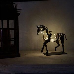 Sculpture de cheval en m&eacute;tal, cadeau pour cavalier, d&eacute;coration int&eacute;rieure, style champ&ecirc;tre, style vintage, statue de cheval en m&eacute;tal (avec lumi&egrave;re).