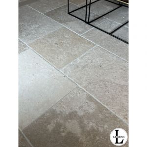 Dallage pierre de Charente Ponsac finition Antique bandes 60cm x longueurs libres x 2cm