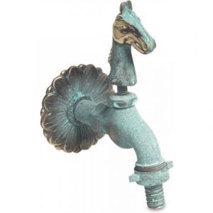 Robinet de jardin d&eacute;coratif motif cheval finition vert de gris.
