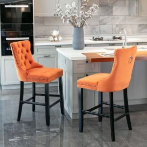 Tabourets de bar contemporains en velours capitonn&eacute;, pieds en bois et garniture clout&eacute;e chrom&eacute;e, style d&eacute;contract&eacute;, lot de 2 (orange)
