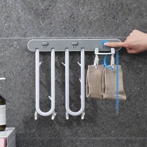 &Eacute;tendoir &agrave; linge mural pliable avec crochets, facile &agrave; installer et stable.